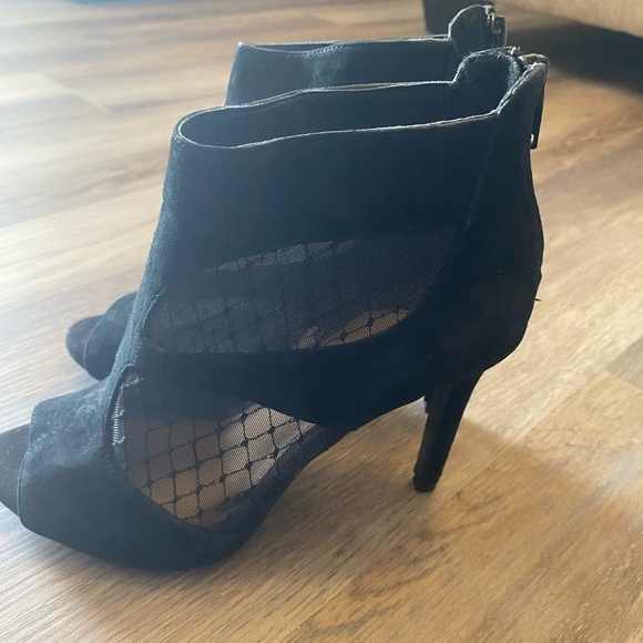 Gianni Bini black auede booties in size 6.5 - Picture 4 of 4